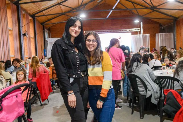 Lara Dirosa y Candela Cajal