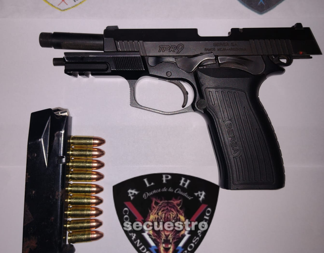 El arma que fue incautada anoche en el procedimiento en barrio 7 de Septiembre.&nbsp;