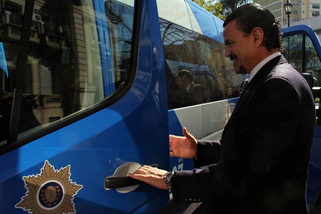 El gobierno incorporó 9 minibuses para la Policía de la provincia