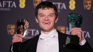 El actor británico Robert Aramayo ganó el premio a Mejor Actor en los BAFTA y dio un batacazo en la temporada de premios