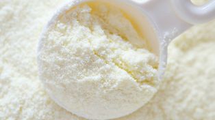 Prohíben reconocida marca de leche en polvo en toda la provincia