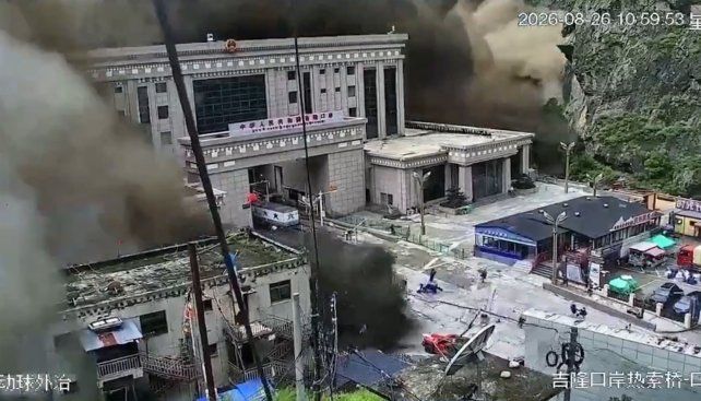 Una repentina inundación de un río de Nepal dejó 160 muertos y más de 400 desaparecidos