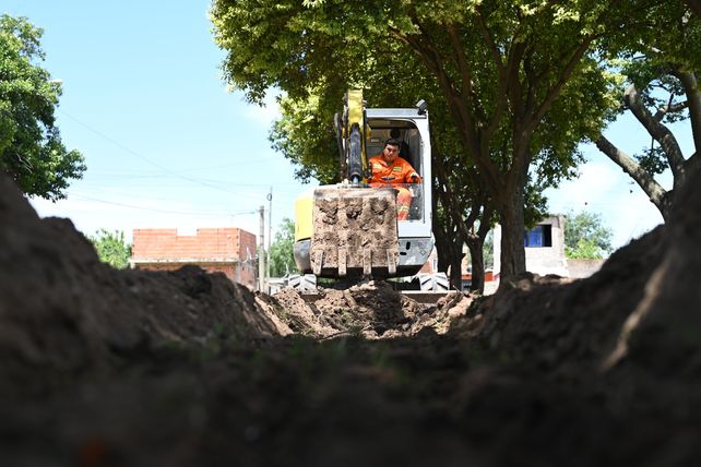 El plan de obras públicas que lleva adelante el municipio de Villa Gobernador Gálvez incluye cloacas