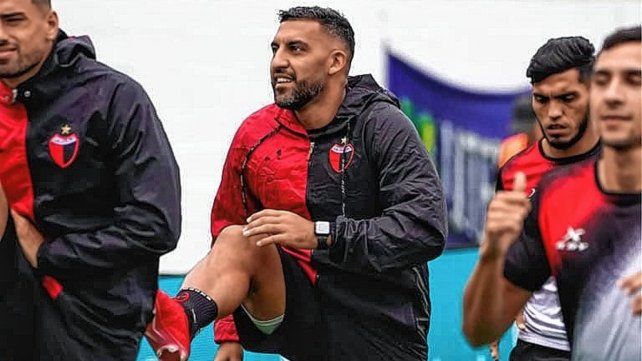 Wanchope Ábila no apareció por la práctica de Colón y aumentan las dudas sobre su continuidad.