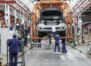 Industria automotriz: cayó la producción de autos en julio, pero crecieron las exportaciones