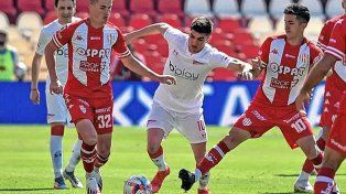 Unión no puede vencer a Estudiantes hace más de 20 años, aunque le ganó una definición por Copa Argentina en los penales.