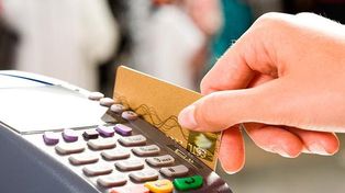 La Defensoría del Pueblo de Santa Fe advirtió por consumos duplicados en tarjetas de crédito