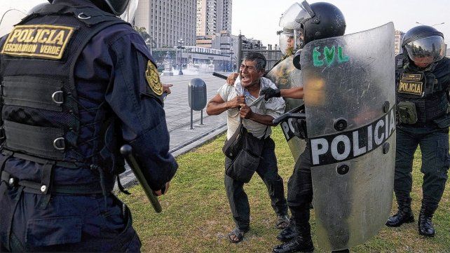 Murió un primer manifestante en Lima por las protestas en Perú