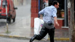 Llegó la lluvia y aún rige un alerta por tormentas fuertes para Santa Fe