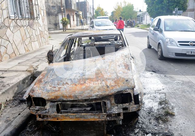 Quemacoches: cuatro autos incendiados este sábado y ya suman 39 en 2015