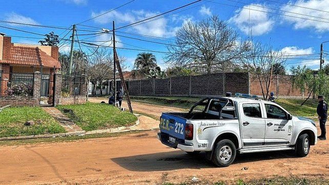 El operario cayó de una gran altura mientras se encontraba trabajando sobre un poste de luz.