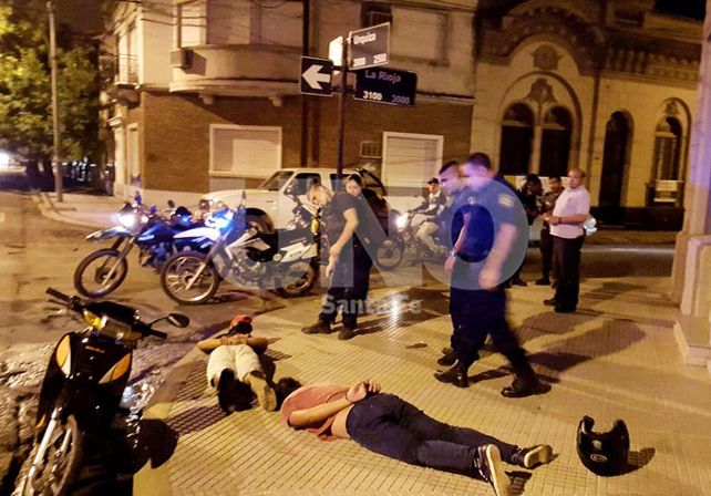 Persecución en el macrocentro: detuvieron a dos delincuentes con un arma de guerra