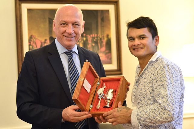 Bonfatti recibió al boxeador santafesino Marcos “Chino” Maidana