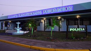 La policía de Federación procedió a la investigación sobre el robo de los elementos en un local comercial.