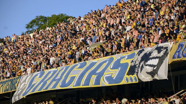 Los hinchas de Central se marearon con tantos cambios de horarios. El partido va a las 19.30.