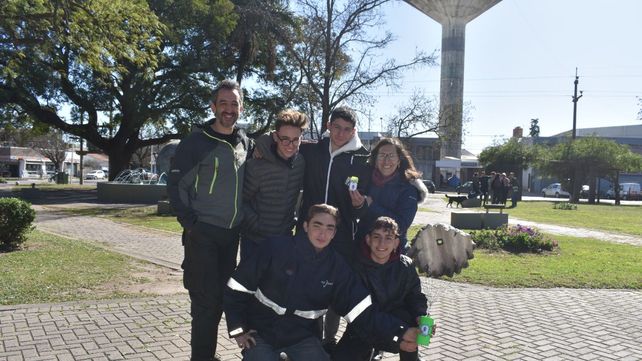 Los creadores del satélite roldanense festejaron con sus profesores.