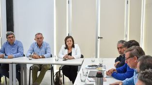 Bahillo se reunió en Rosario con ministros de la Región Centro para analizar la asistencia financiera.