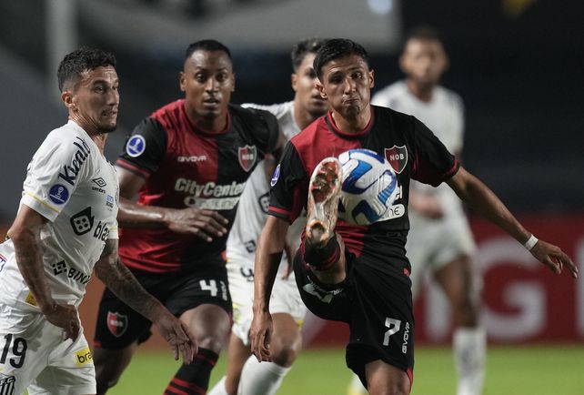 Iván Gómez es el tractor del mediocampo leproso.