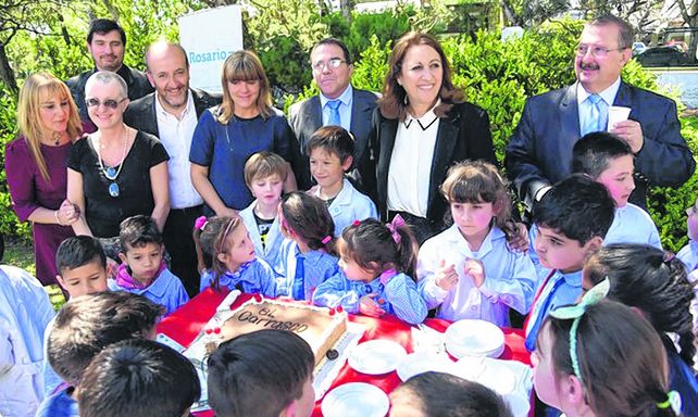 festejo. Autoridades y niños soplaron las velitas en el centro de salud.