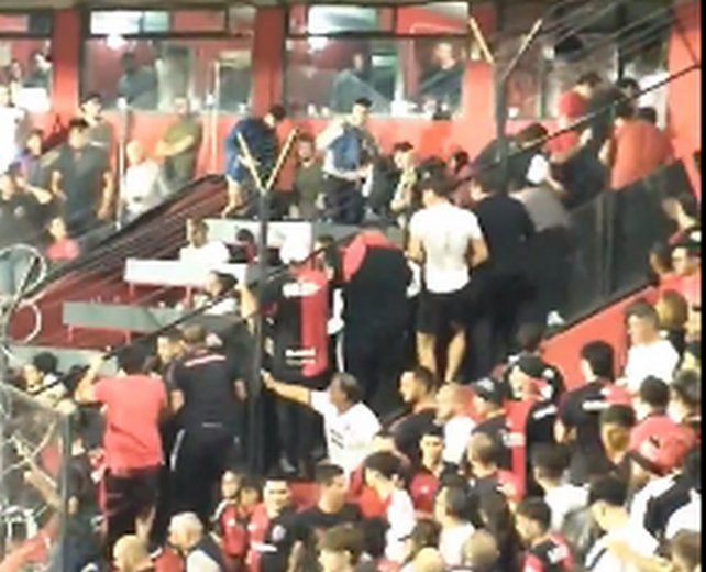 Clima espeso en el Coloso con agresiones a la prensa