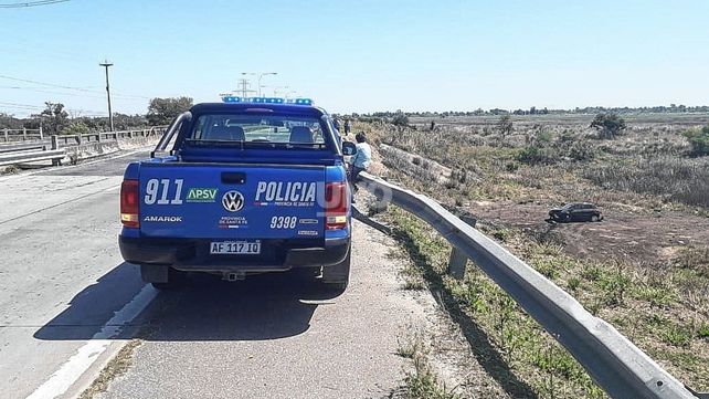 Otro accidente en Ruta 168: un auto se despistó y cayó al bañado