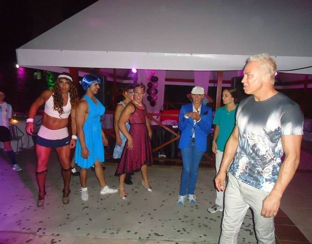 Flavio Mendoza festejó su cumpleaños vestido de mujer