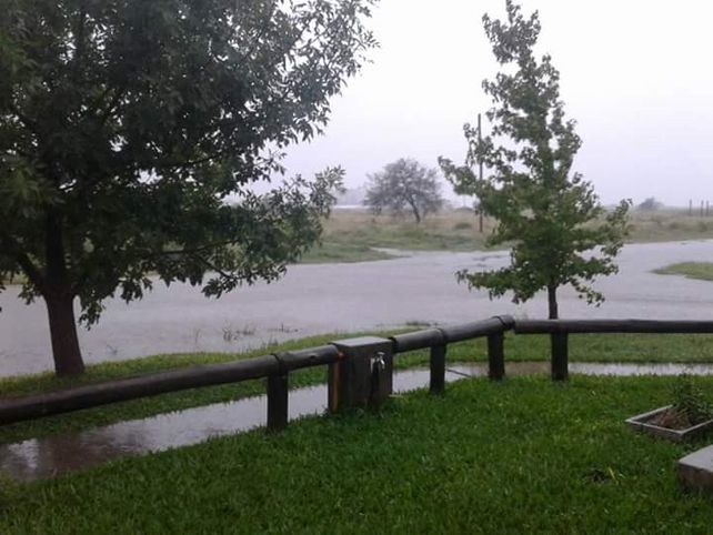 Terrible temporal de lluvia y viento generó graves destrozos en Paraná