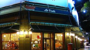 Dos chicas denunciaron que las echaron de un bar por lesbianas y convocan a un tortazo