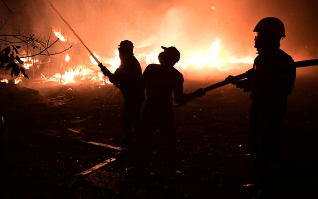 Grecia batalla contra los incendios a las puertas de Atenas