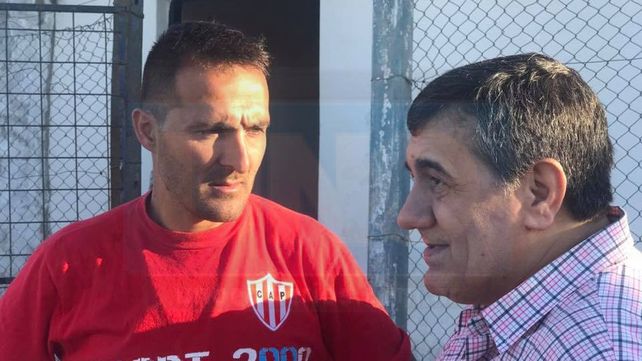 Tincho Benitez junto a Cáceres