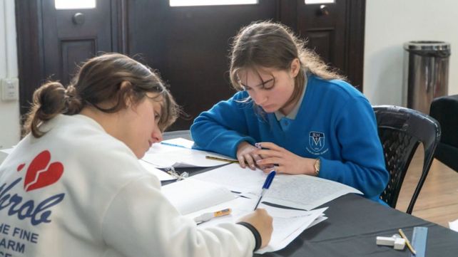 Comienzan las tutorías presenciales del programa Quedate para estudiantes con materias pendientes de secundaria