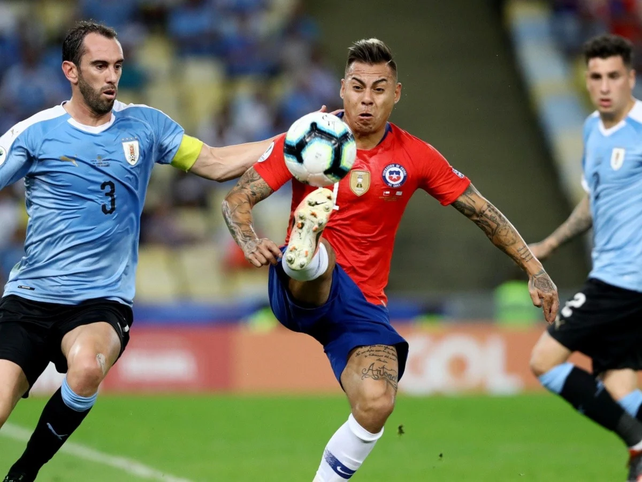Eliminatorias: Uruguay y Chile abren el fuego en Montevideo