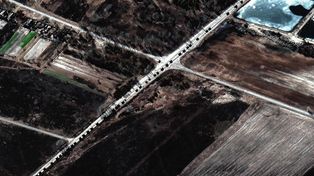 Ucrania: tras las negociaciones Rusia bombardea Jarkov y avanza hacia Kiev con una fila de 64 kilómetros de blindados