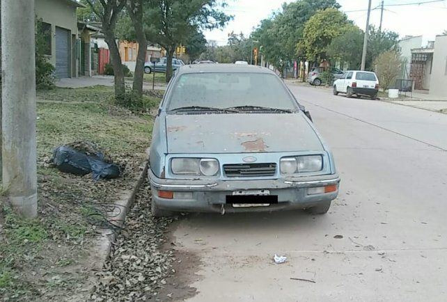 Soló en tres barrios de Venado Tuerto, detectaron 300 autos abandonados en la vía pública.