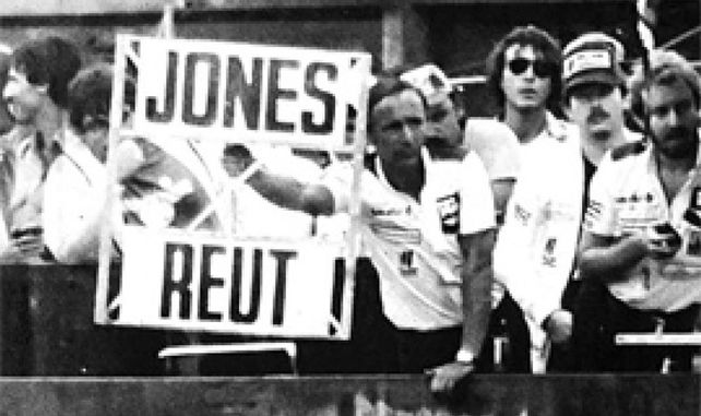 El cartel de la polémica, la orden que desobedeció Reutemann para llevarse la victoria en Brasil.