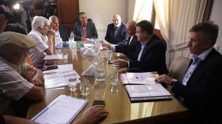 Dirigentes de gremios estatales escucharon este martes la oferta de incremento salarial hasta diciembre de 2023.&nbsp;