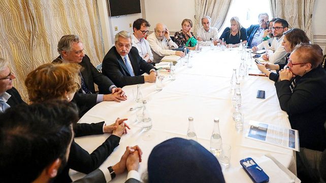 Alberto Fern&aacute;ndez se reuni&oacute; con organismos de derechos humanos&nbsp;en Francia.