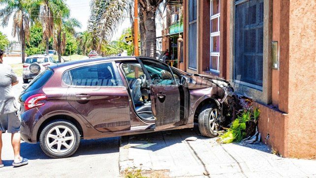 El conductor que chocó en Concepción del Uruguay presentaba más de 2