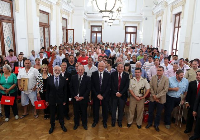 Entregaron credenciales a 300 nuevos guías de pesca deportiva