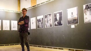 Loaded , exhibición de retratos en blanco y negro por  Matías Bó