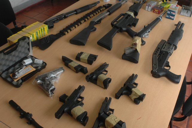 Las diez armas que tenía Mario Segovia en su casa de Fisherton cuando lo allanaron en 2008.