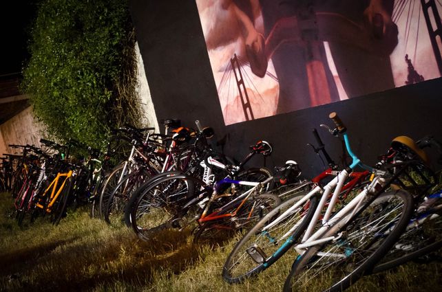 El mural para Pato quedó inaugurado con una bicicleteada