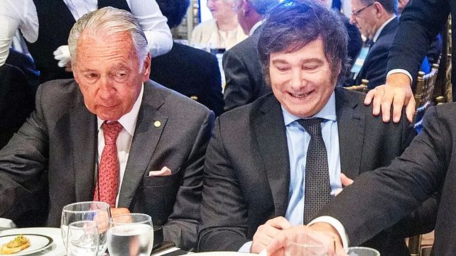 El presidente Javier Milei advirtió a los industriales que la economía cambió y recalcó que quienes no se adapten van a quebrar.&nbsp;