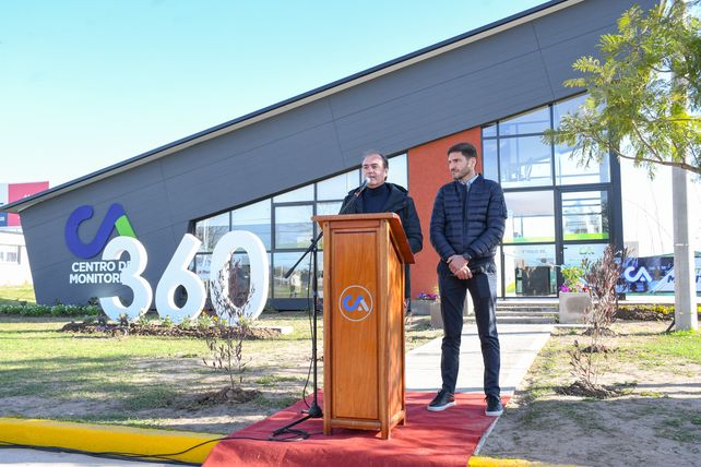En marcha. El jefe comunal Carlos Pighin y el candidato a gobernador santafesino Maximiliano Pullaro.