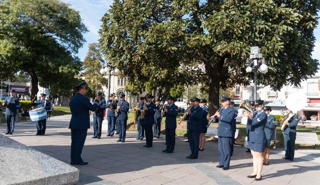 Música en plaza 1° de Mayo para conmemorar el Día de la Escarapela