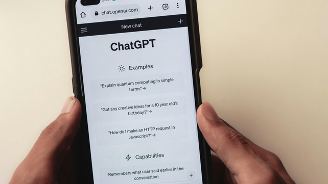 ChatGPT pasará a permitir interacciones eróticas en su chatbot