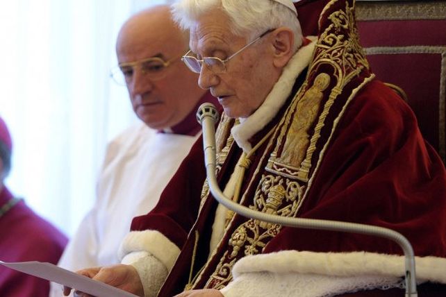A un año de la renuncia, el Papa pidió rezar por Benedicto XVI