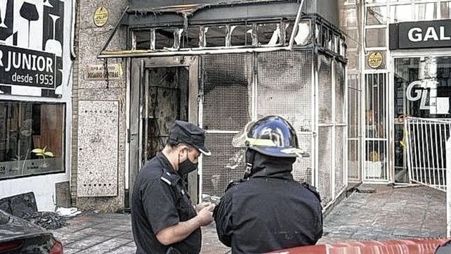 Feroz ataque incendiario contra la sede Rosario Central