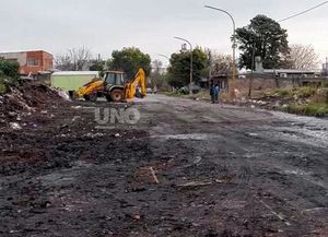 Basural de barrio Los Hornos: volvieron a tirar residuos a pocas horas de un operativo de limpieza municipal