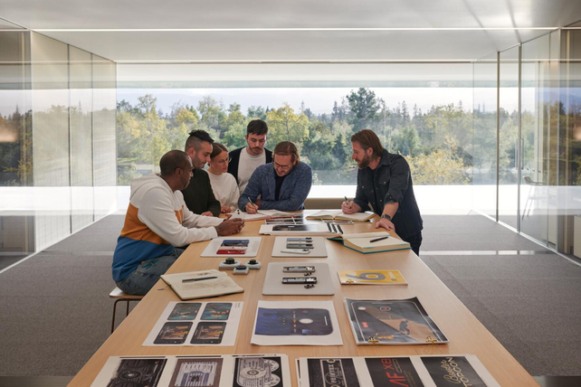 Un equipo de Apple en la sede central de Cupertino
